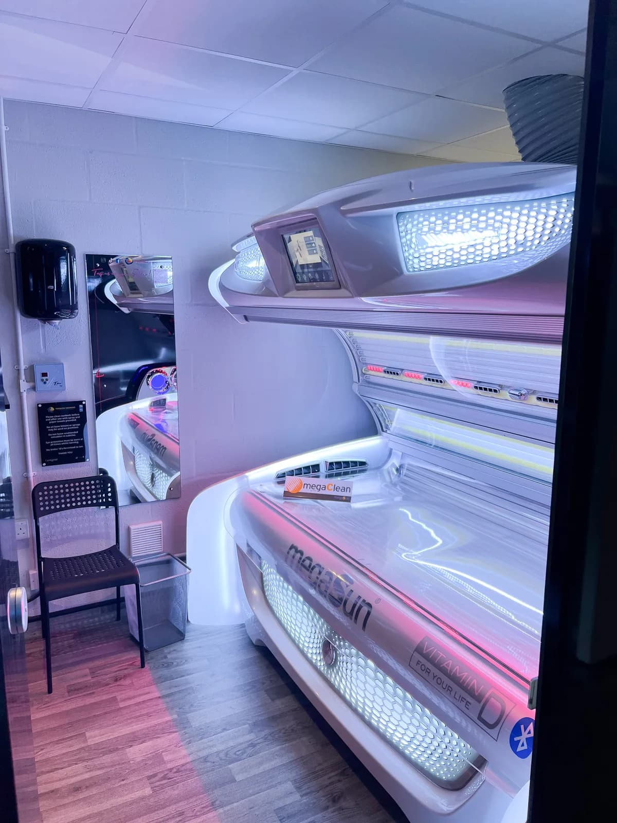 MegaSun 7800 in room 5 at Paraiso Tanning