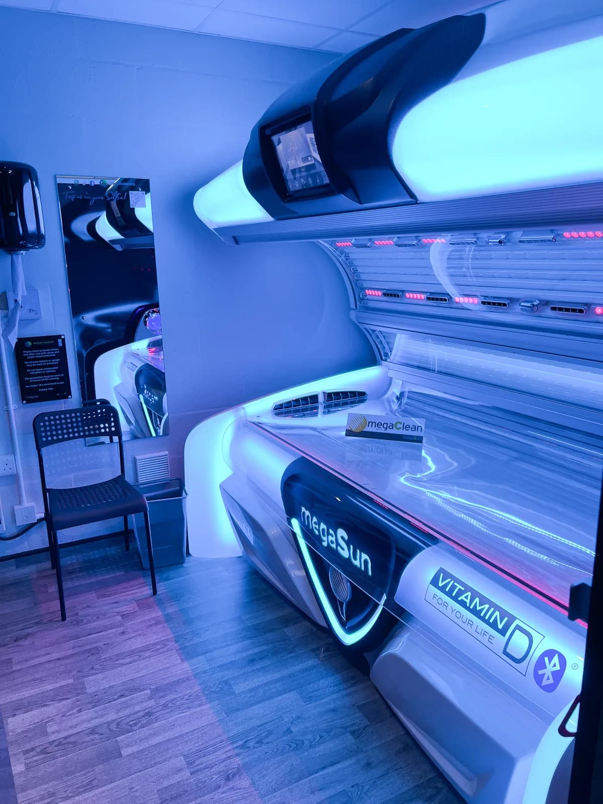 MegaSun 8000 in room 1 at Paraiso Tanning